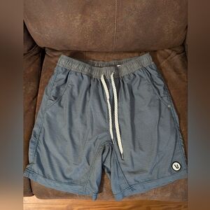 Vuori Kore shorts 7.5" inseam - lined